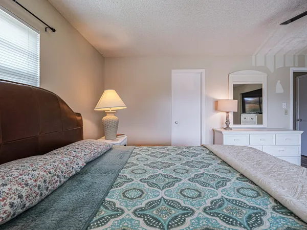 $1,200 | 74 Royal Oak Court, Unit 205, Vero Beach, FL 32962