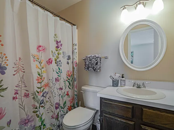 $1,200 | 74 Royal Oak Court, Unit 205, Vero Beach, FL 32962