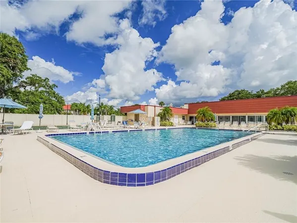 $1,200 | 74 Royal Oak Court, Unit 205, Vero Beach, FL 32962