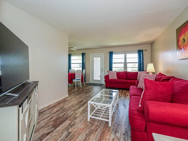 $1,200 | 74 Royal Oak Court, Unit 205, Vero Beach, FL 32962