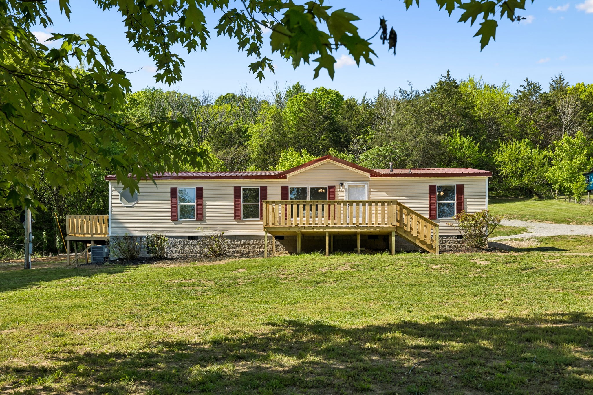 1085 Hawkins Branch Road Bethpage, TN 37022 - Photo 1 of 44