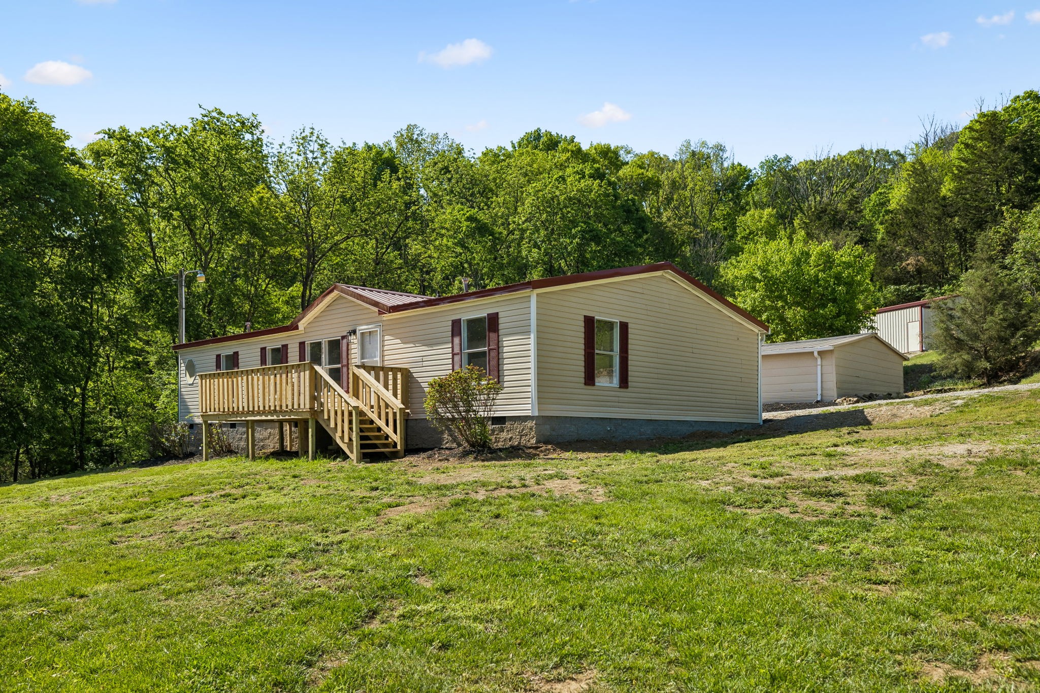 1085 Hawkins Branch Road Bethpage, TN 37022 - Photo 2 of 44