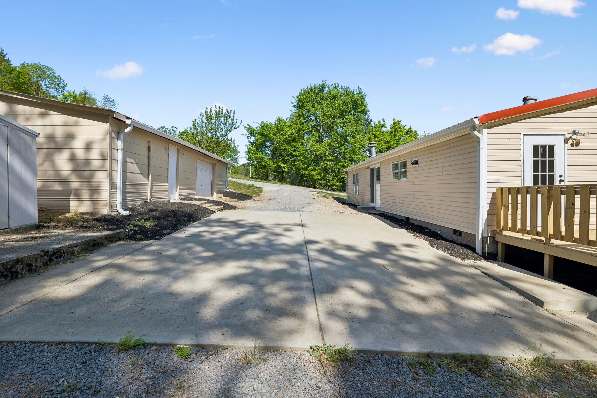 1085 Hawkins Branch Road Bethpage, TN 37022 - Photo 37 of 44