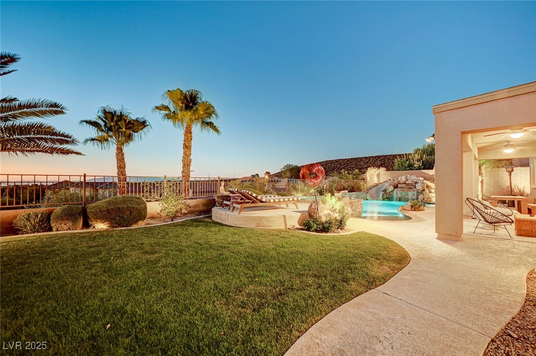 2172 De Rouge Avenue Henderson, NV 89044 - Photo 12 of 48