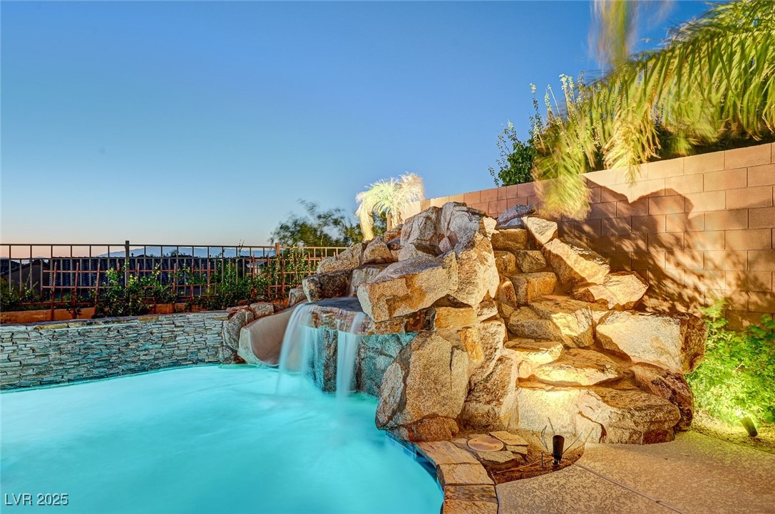 2172 De Rouge Avenue Henderson, NV 89044 - Photo 16 of 48