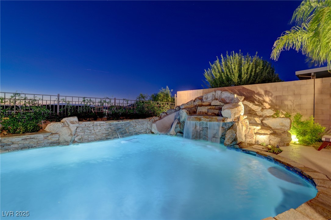 2172 De Rouge Avenue Henderson, NV 89044 - Photo 4 of 48