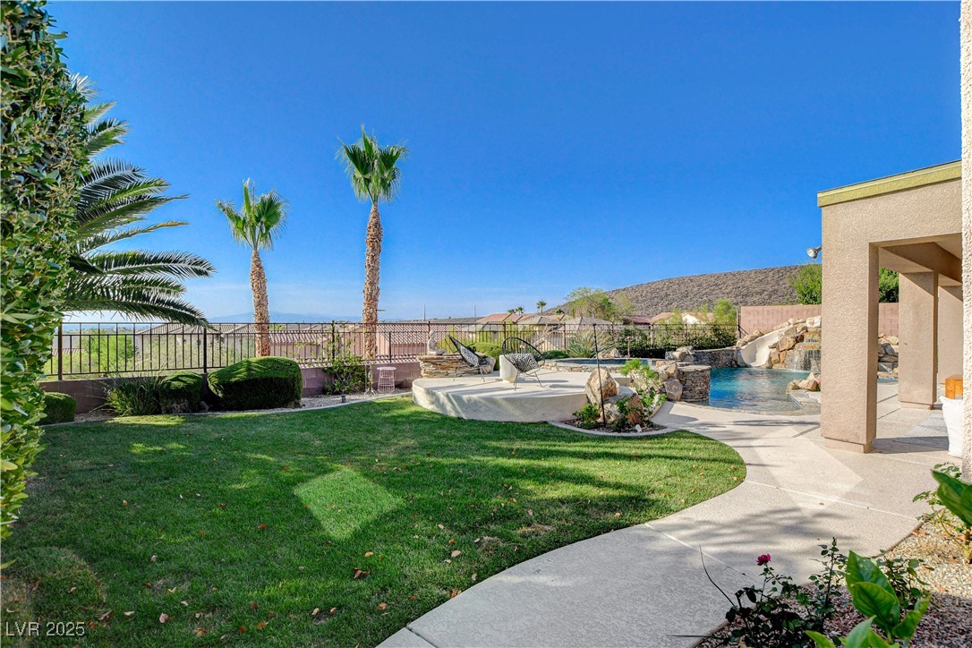 2172 De Rouge Avenue Henderson, NV 89044 - Photo 45 of 48