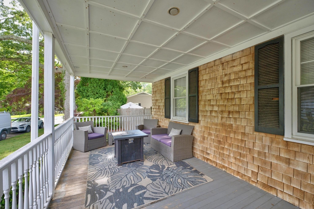 403 Valley Road New Bedford, MA 02745 - Photo 8 of 41