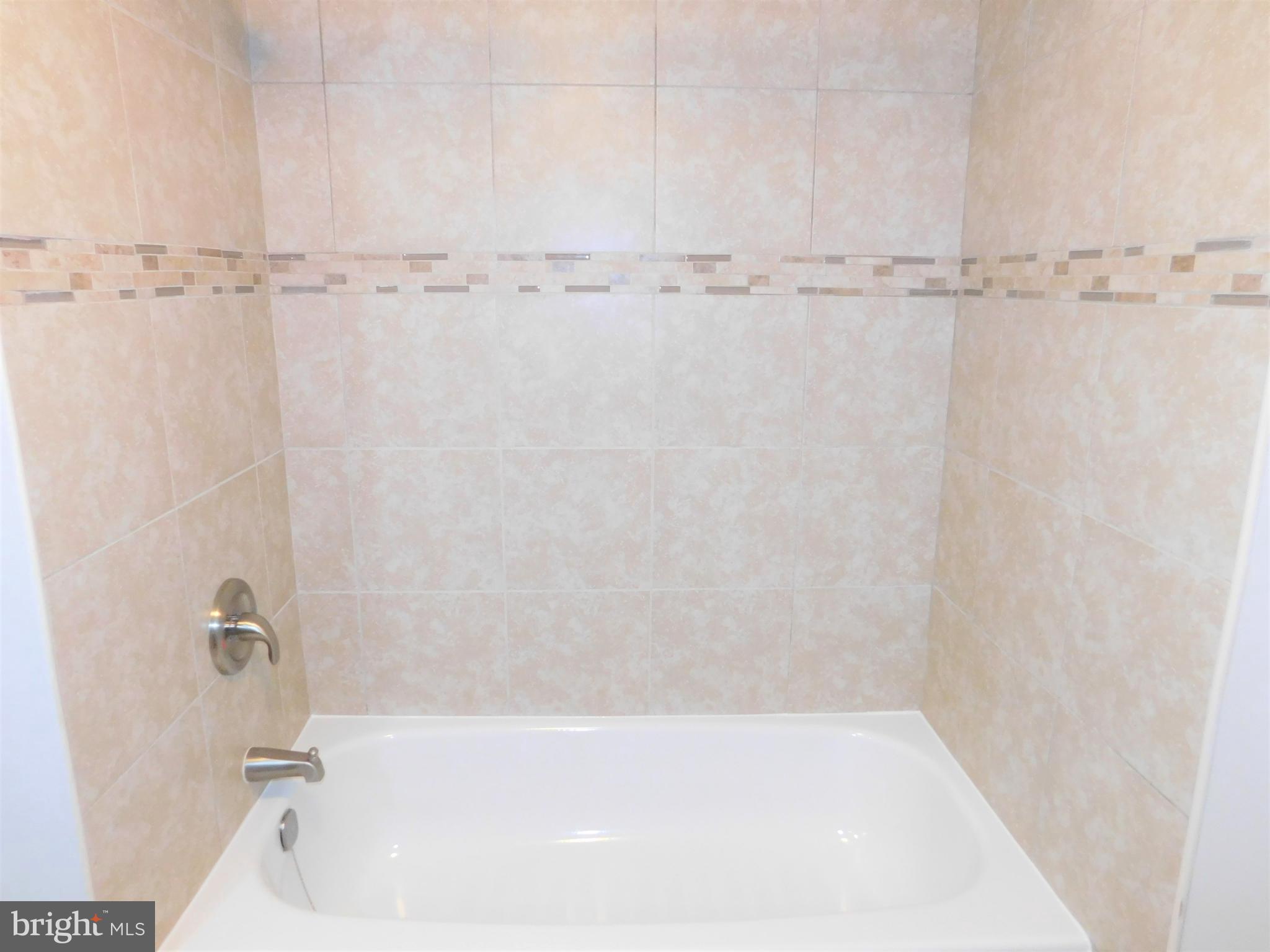 5501 Seminary Road, Unit 1006S Falls Church, VA 22041 - Photo 26 of 31 a bathroom with a bathtub