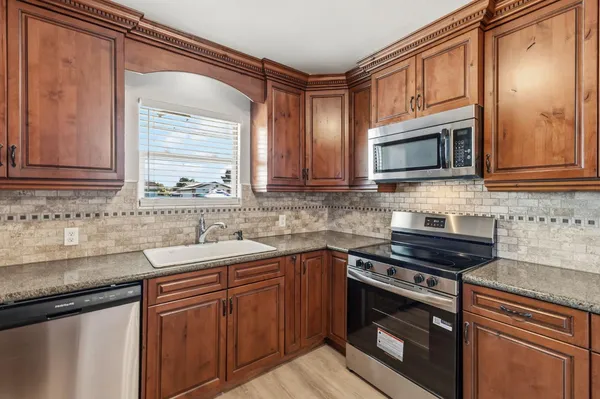 $395,000 | 873 West Euclid Avenue, Clovis, CA 93612