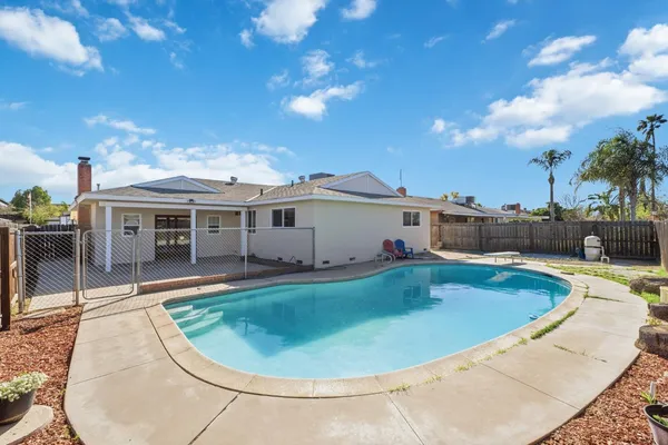 $395,000 | 873 West Euclid Avenue, Clovis, CA 93612