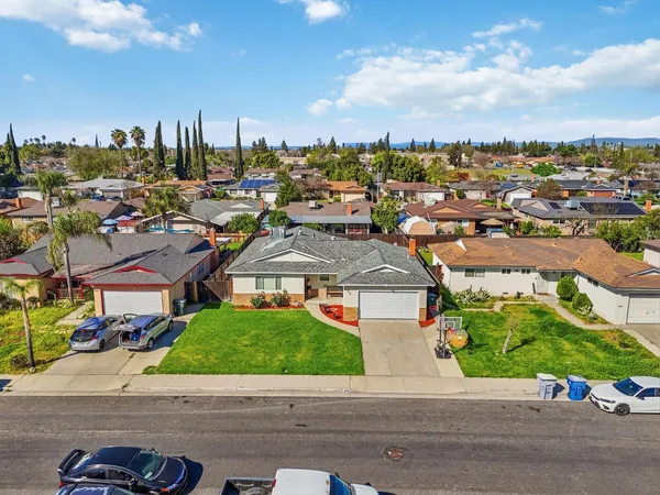 $395,000 | 873 West Euclid Avenue, Clovis, CA 93612