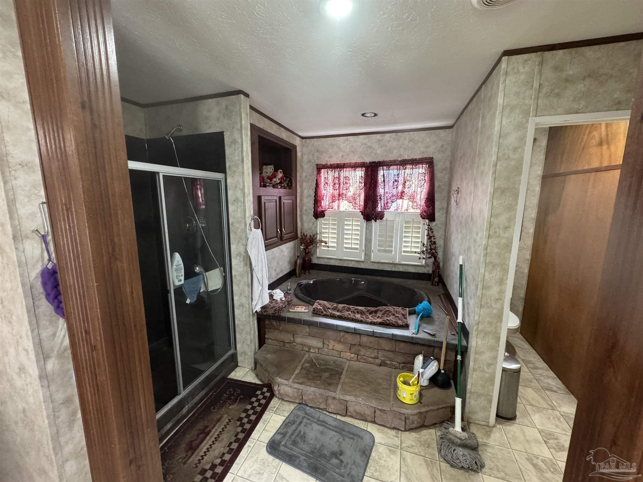 4508 Farm Life Road Milton, FL 32583 - Photo 5 of 20 a room with furniture and equipment
