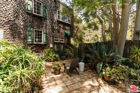 $1,100,000 | 437 Short Trail, Topanga, CA 90290