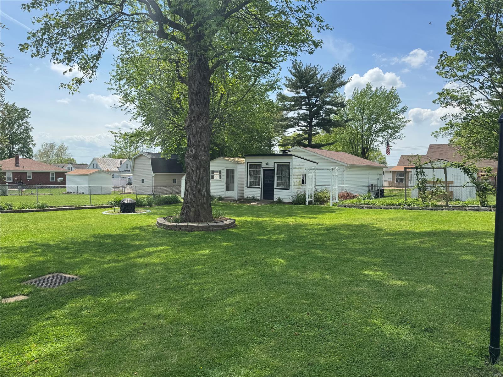 413 Monroe Street Waterloo, IL 62298 - Photo 2 of 23