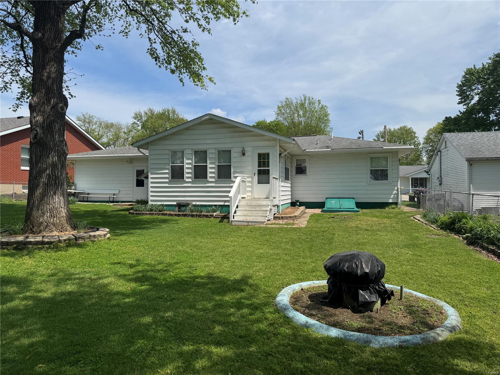 413 Monroe Street Waterloo, IL 62298 - Photo 4 of 23