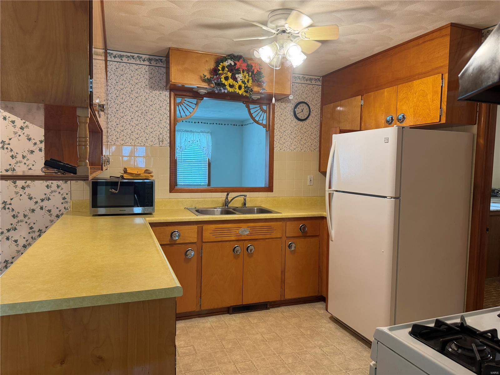 413 Monroe Street Waterloo, IL 62298 - Photo 10 of 23
