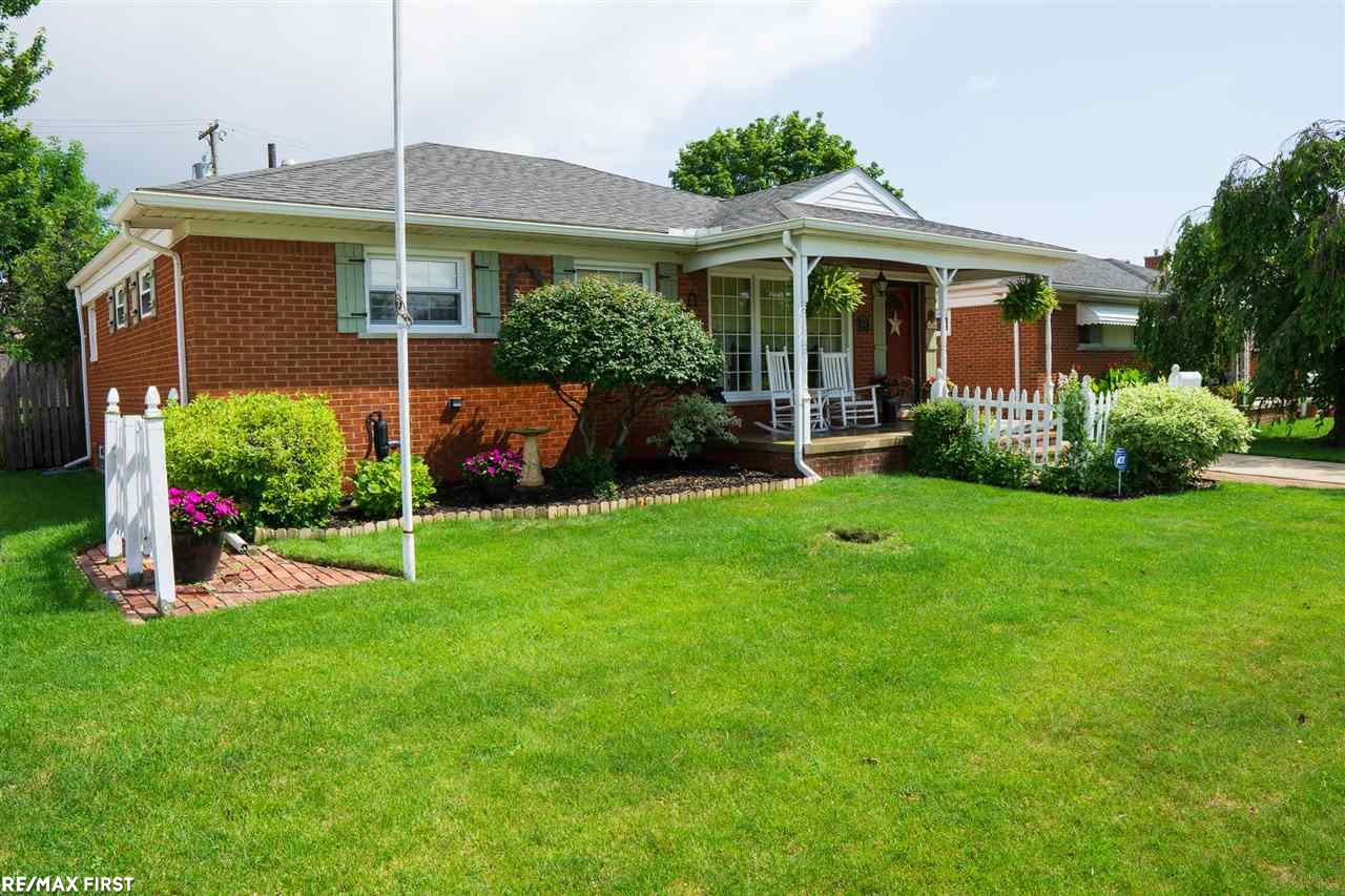 18545 Stephens Road Eastpointe, MI 48021 - Photo 3 of 29 31387649-2.JPG