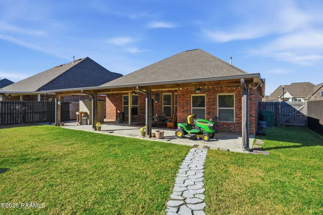 $275,000 | 124 Raven Cliff Lane, Broussard, LA 70518
