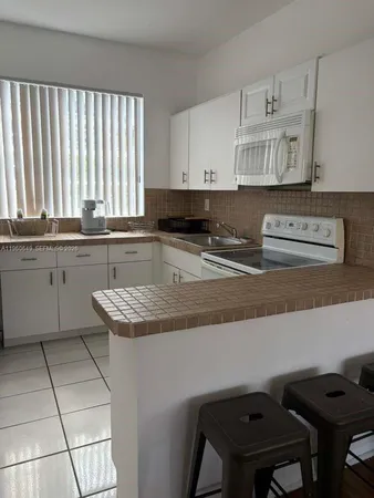 $2,100 | Isle of Normandy Ocean Side, Miami Beach, FL 33141