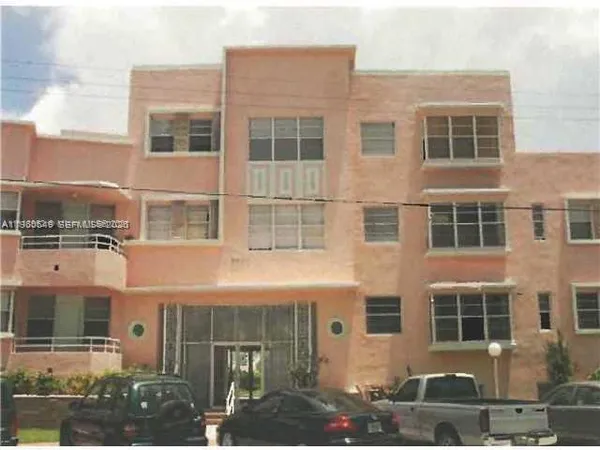 a view of a house with outdoor space