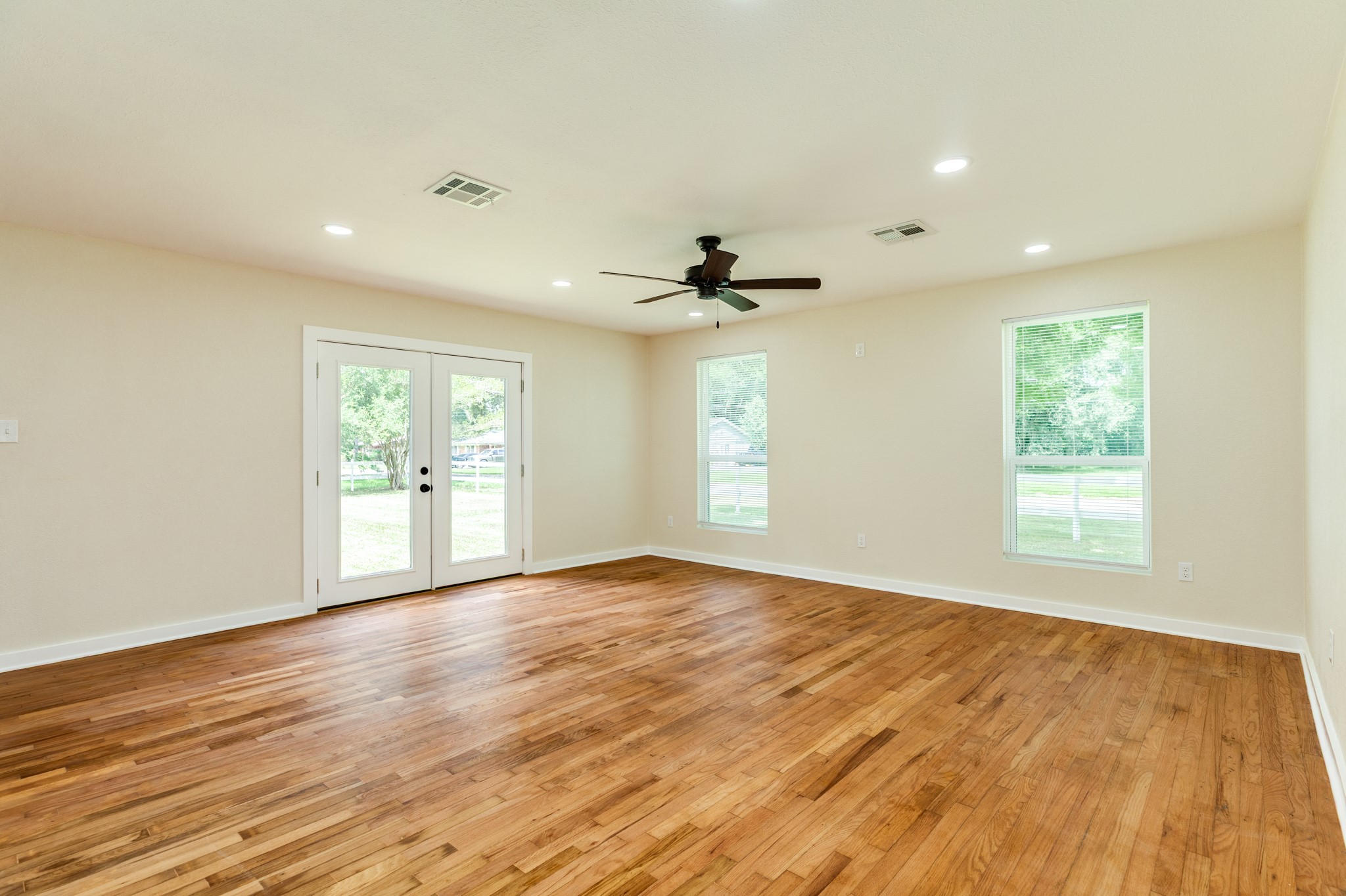 207 Stockman Street Sweeny, TX 77480 - Photo 11 of 22 a view of an empty room and a window