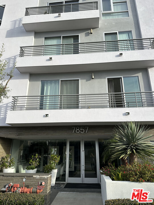 7857 West Manchester Avenue, Unit PH9 Playa del Rey, CA 90293 - Photo 2 of 31