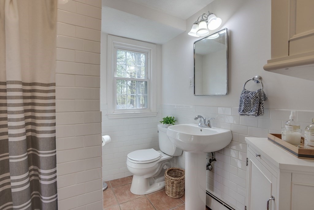 31 Martin Road Reading, MA 01867 - Photo 14 of 28 Gallery Image 14
