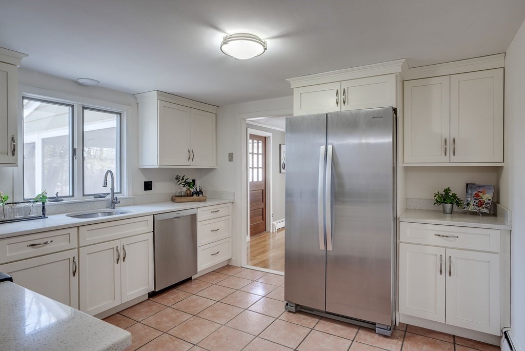 31 Martin Road Reading, MA 01867 - Photo 4 of 28 Gallery Image 4
