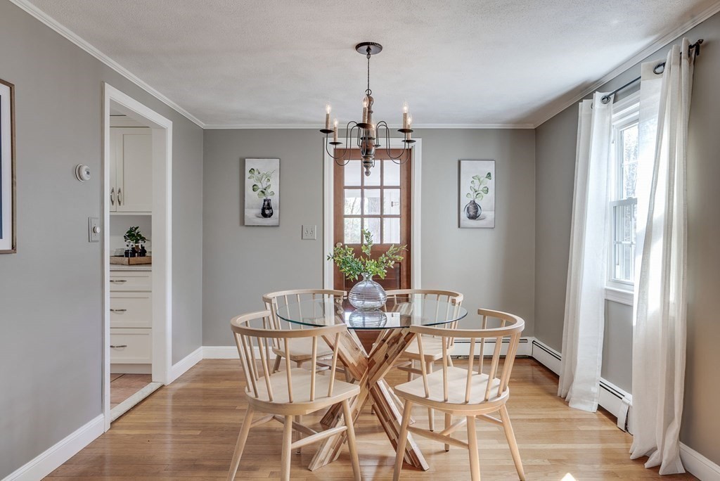 31 Martin Road Reading, MA 01867 - Photo 7 of 28 Gallery Image 7