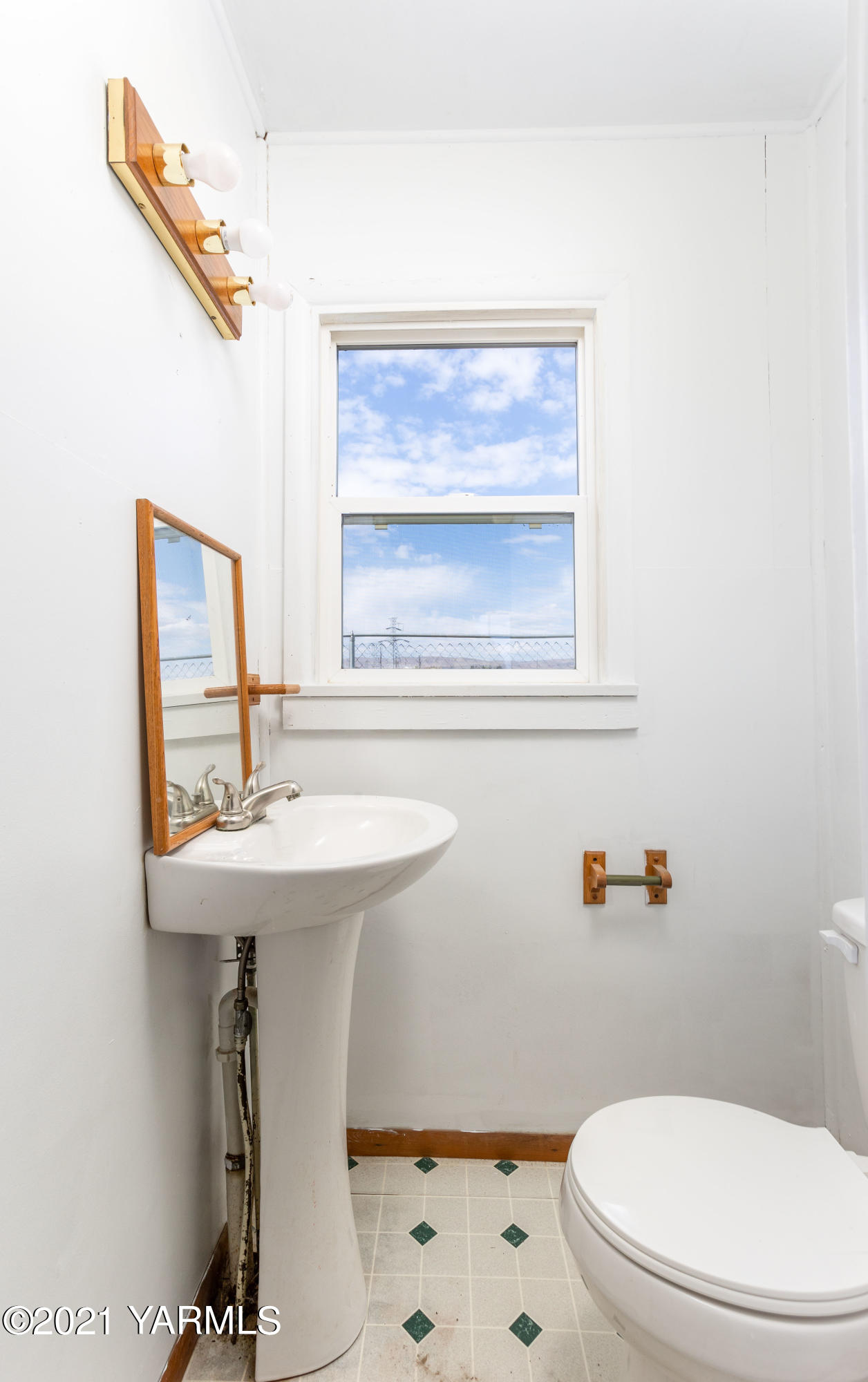 871 Reeves Road Outlook, WA 98938 - Photo 16 of 22 a bathroom with a sink a toilet and mirror