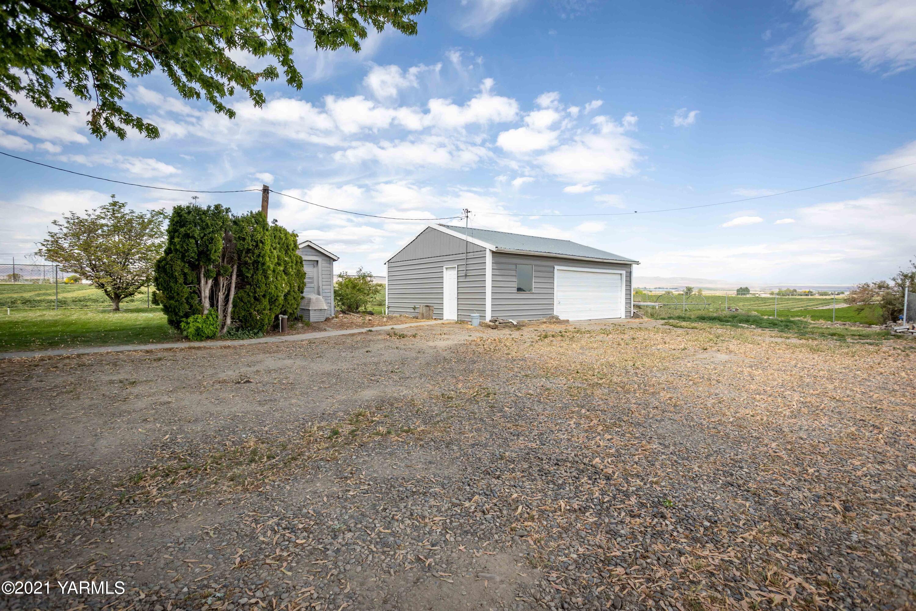 871 Reeves Road Outlook, WA 98938 - Photo 20 of 22 a view of house with backyard and garden