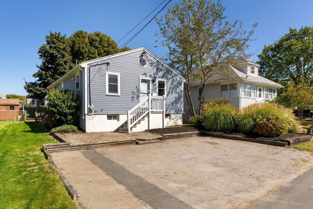 38 Newport Road Hull, MA 02045 - Photo 3 of 24