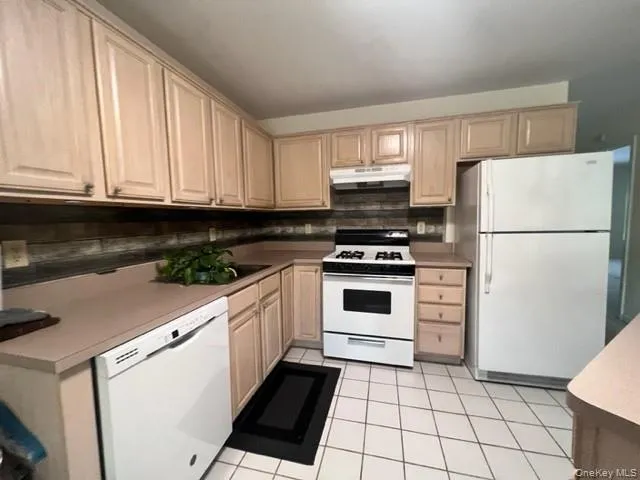 a view of empty room with floor to ceiling window