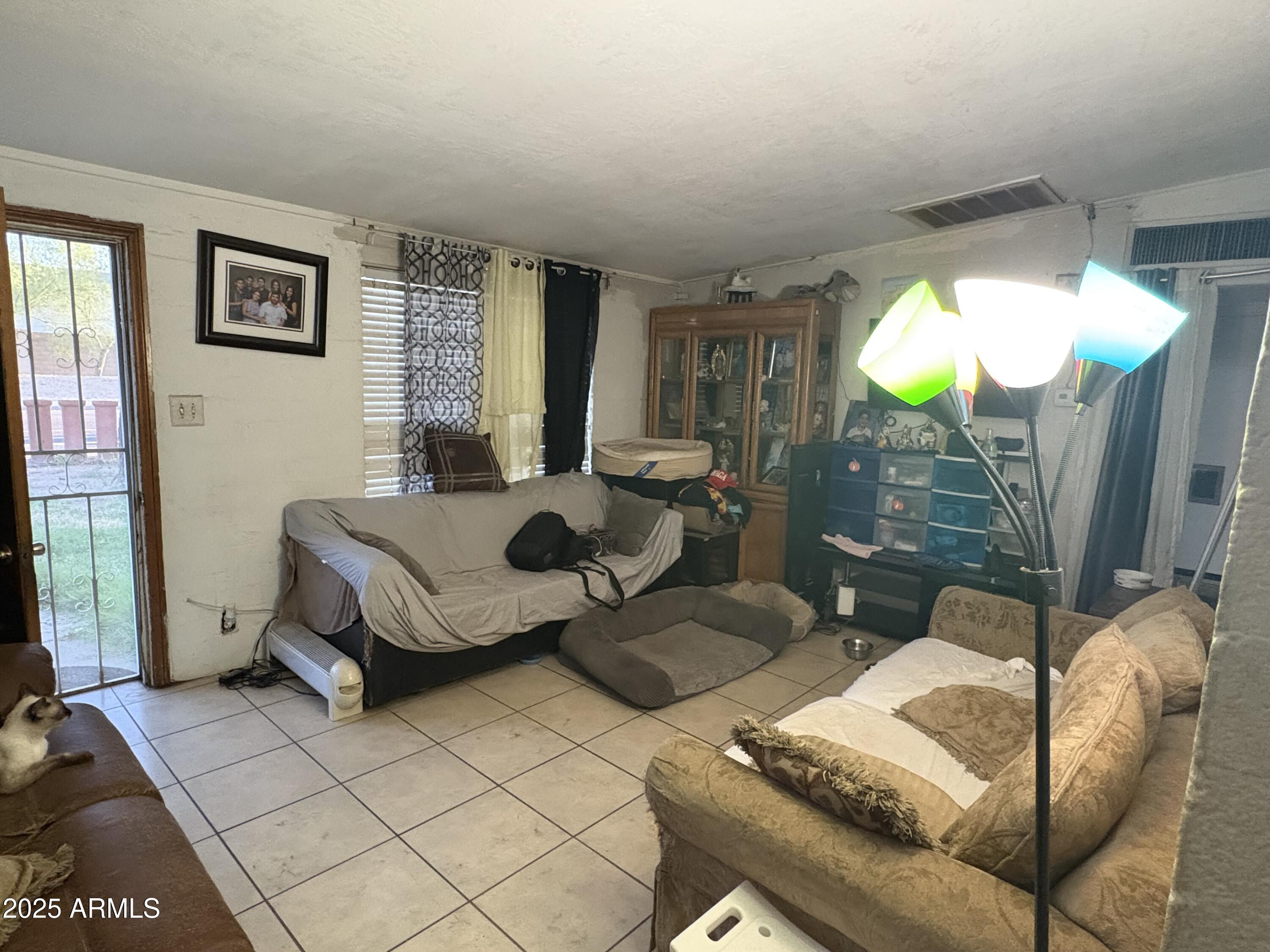 1548 West Roeser Road Phoenix, AZ 85041 - Photo 12 of 18 Living R.