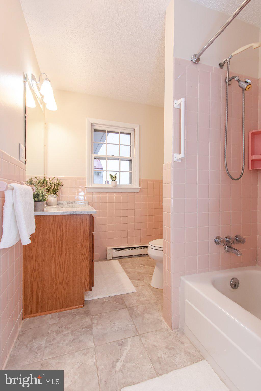 1183 Shepherdstown Road Martinsburg, WV 25404 - Photo 15 of 46 Hall Bathroom