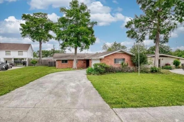 $2,000 | 27 Marie Drive, Gretna, LA 70053