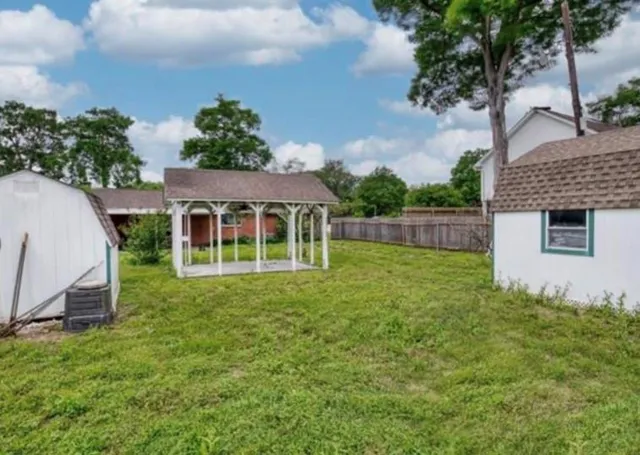$2,000 | 27 Marie Drive, Gretna, LA 70053