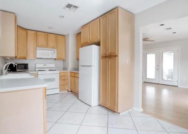 $2,000 | 27 Marie Drive, Gretna, LA 70053