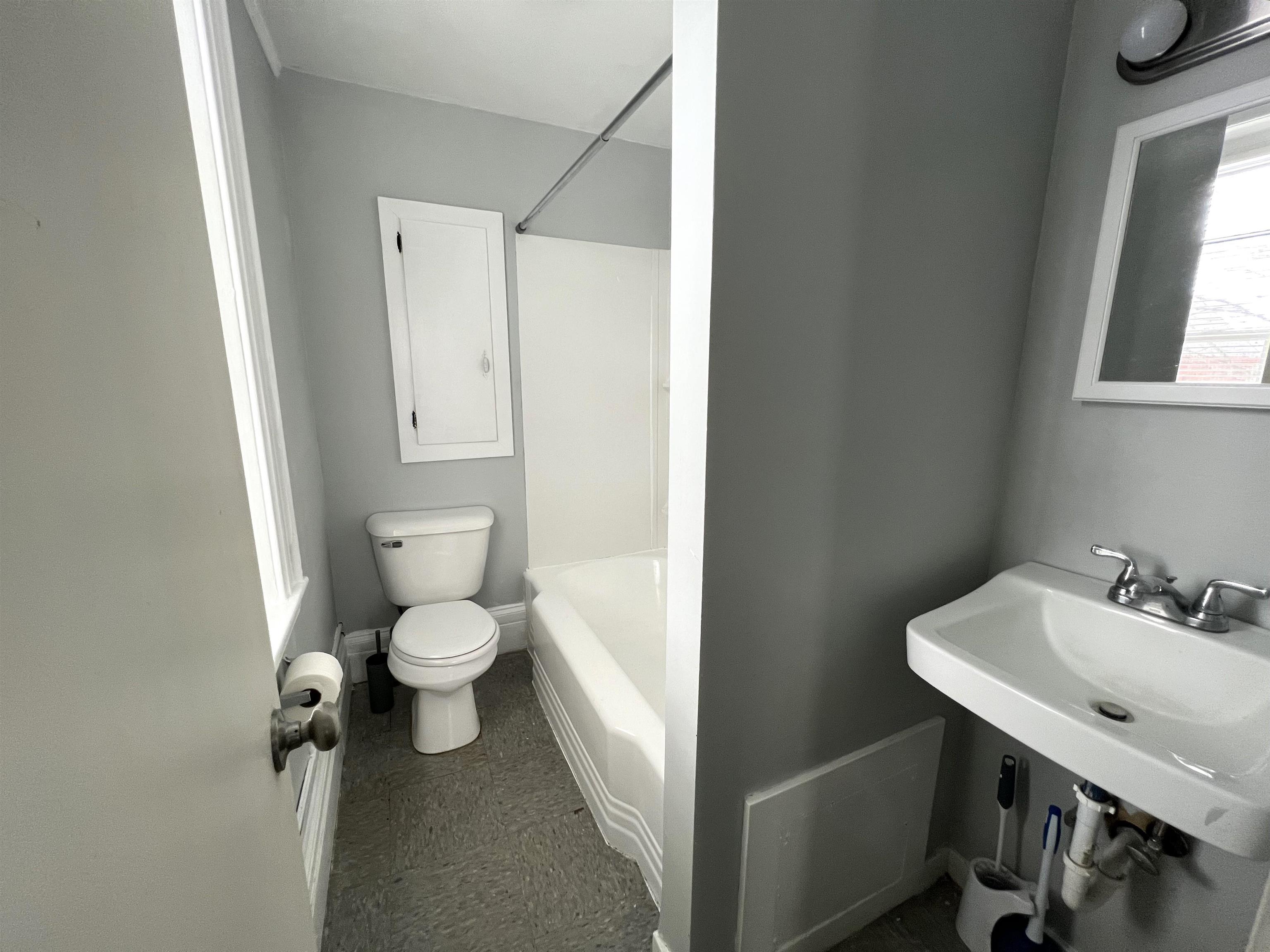 2 Elm Street, Unit 4 Newmarket, NH 03857 - Photo 9 of 11