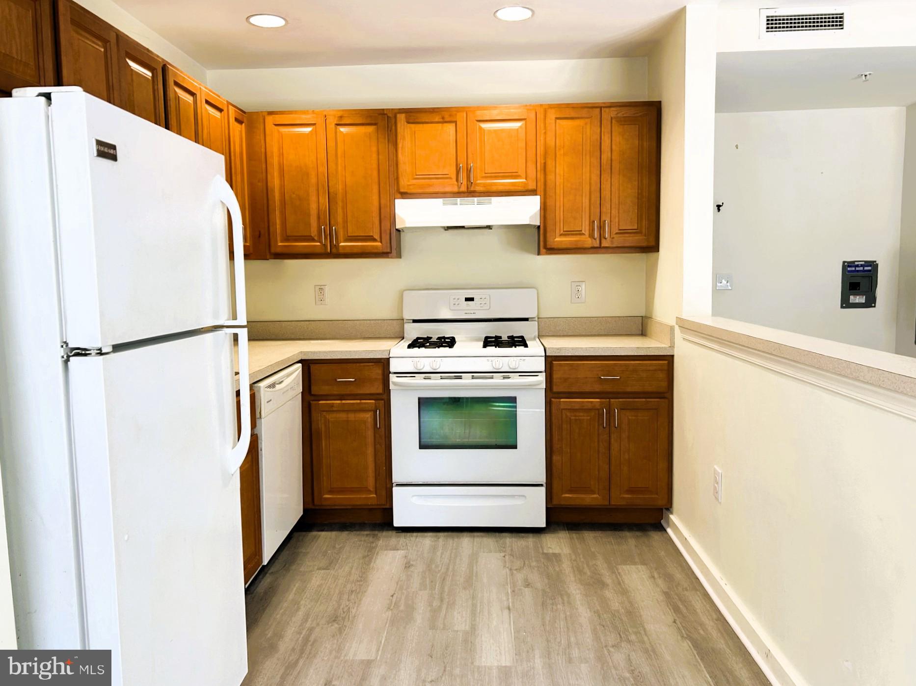 1600 Church Road, Unit B205 Wyncote, PA 19095 - Photo 7 of 18 Kitchen