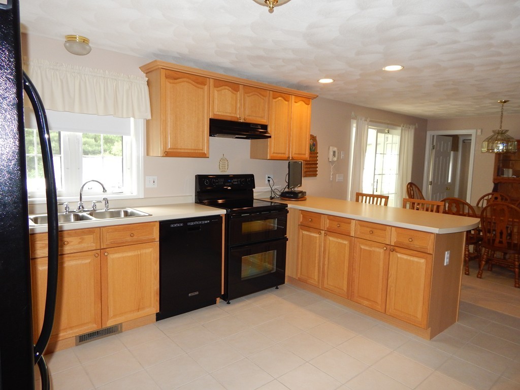 10 Bramble Hill Road Methuen, MA 01844 - Photo 7 of 26 Gallery Image 7