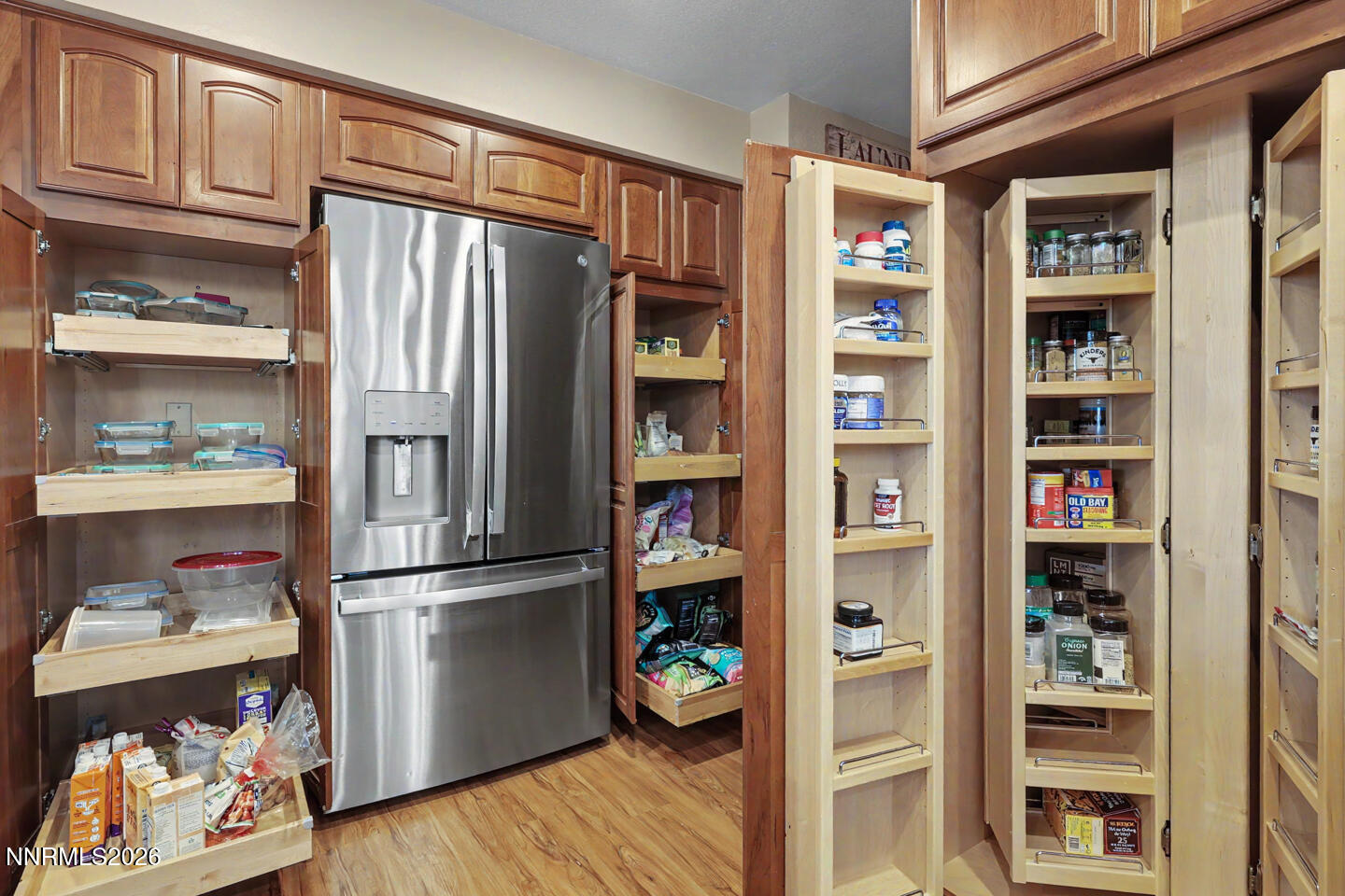 1500 Manchester Circle Fallon, NV 89406 - Photo 11 of 41 a kitchen with stainless steel appliances refrigerator and wooden floor