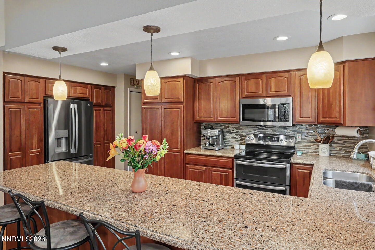 1500 Manchester Circle Fallon, NV 89406 - Photo 9 of 41 a kitchen with stainless steel appliances kitchen island granite countertop a stove refrigerator and microwave