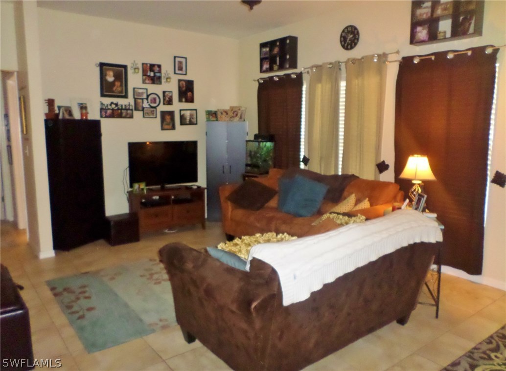 9208 Shaddock Road East Fort Myers, FL 33967 - Photo 4 of 19 Gallery Image 4
