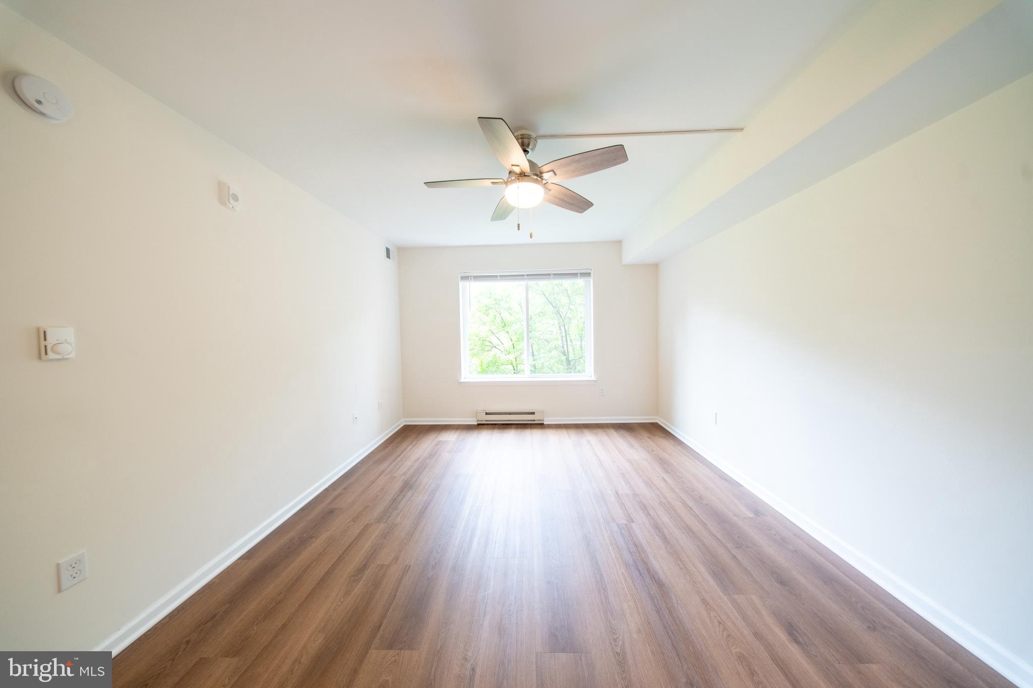 15210 Elkridge Way, Unit 912J Silver Spring, MD 20906 - Photo 25 of 35 Large Primary bedroom