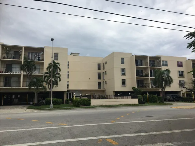 $1,700 | 555 Northeast 123rd Street, Unit 212B, North Miami, FL 33161