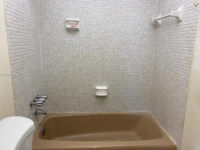 $1,700 | 555 Northeast 123rd Street, Unit 212B, North Miami, FL 33161