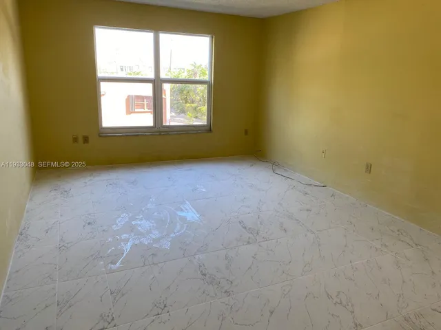 $1,700 | 555 Northeast 123rd Street, Unit 212B, North Miami, FL 33161