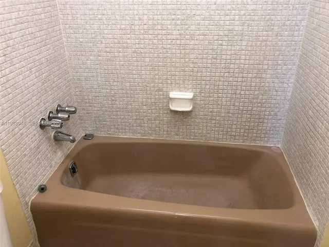 $1,700 | 555 Northeast 123rd Street, Unit 212B, North Miami, FL 33161